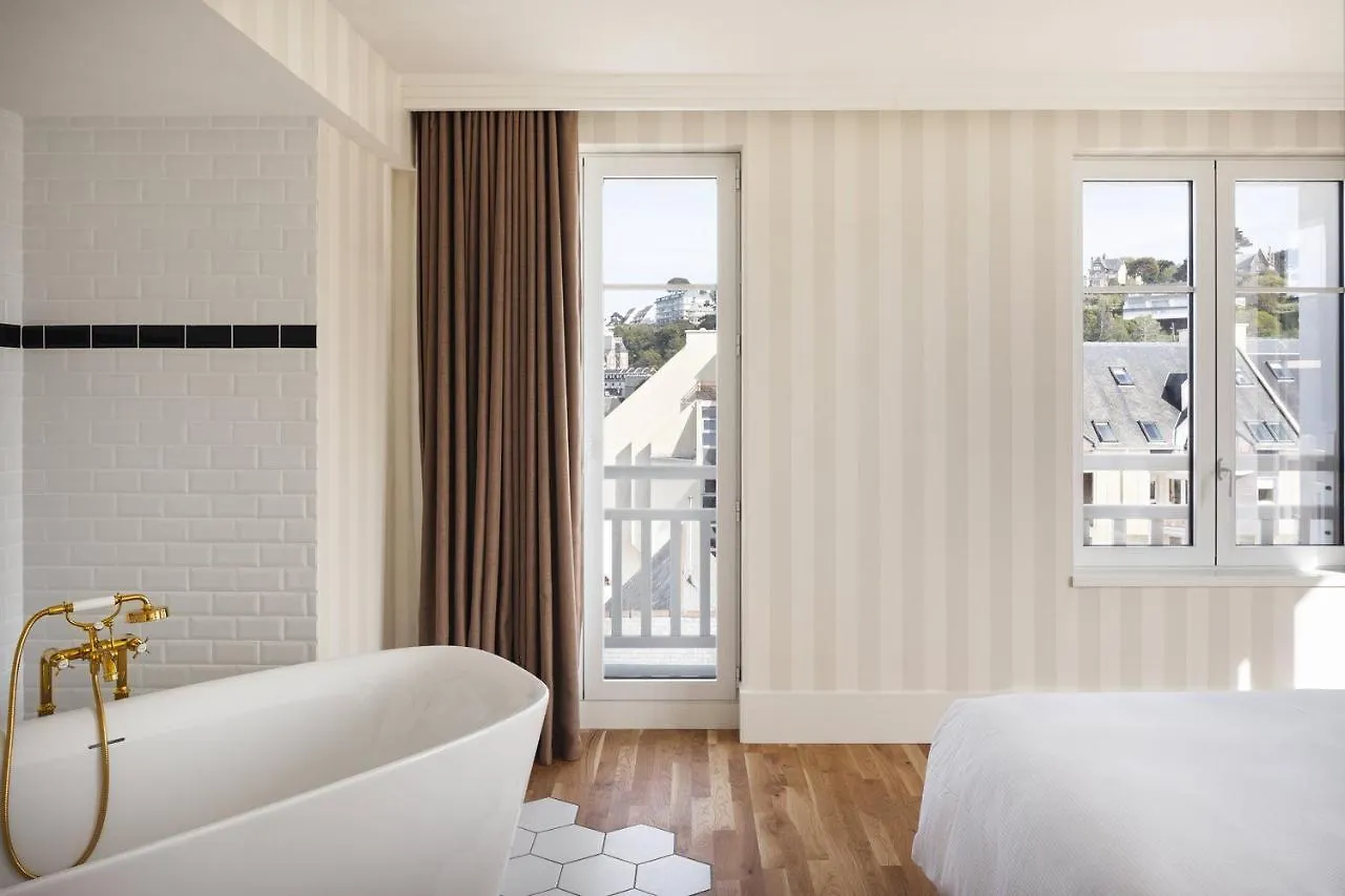 Grand Hotel Perros-Guirec 4*,
